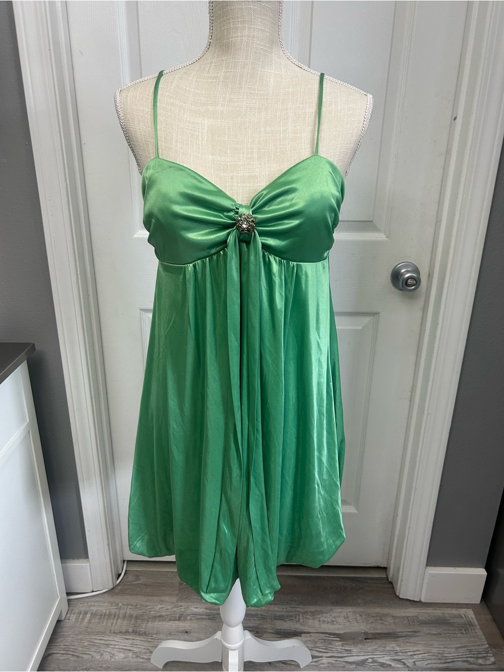 Vintage Gem Ruby Rox babydoll lime green satin dress with brooch Sz L